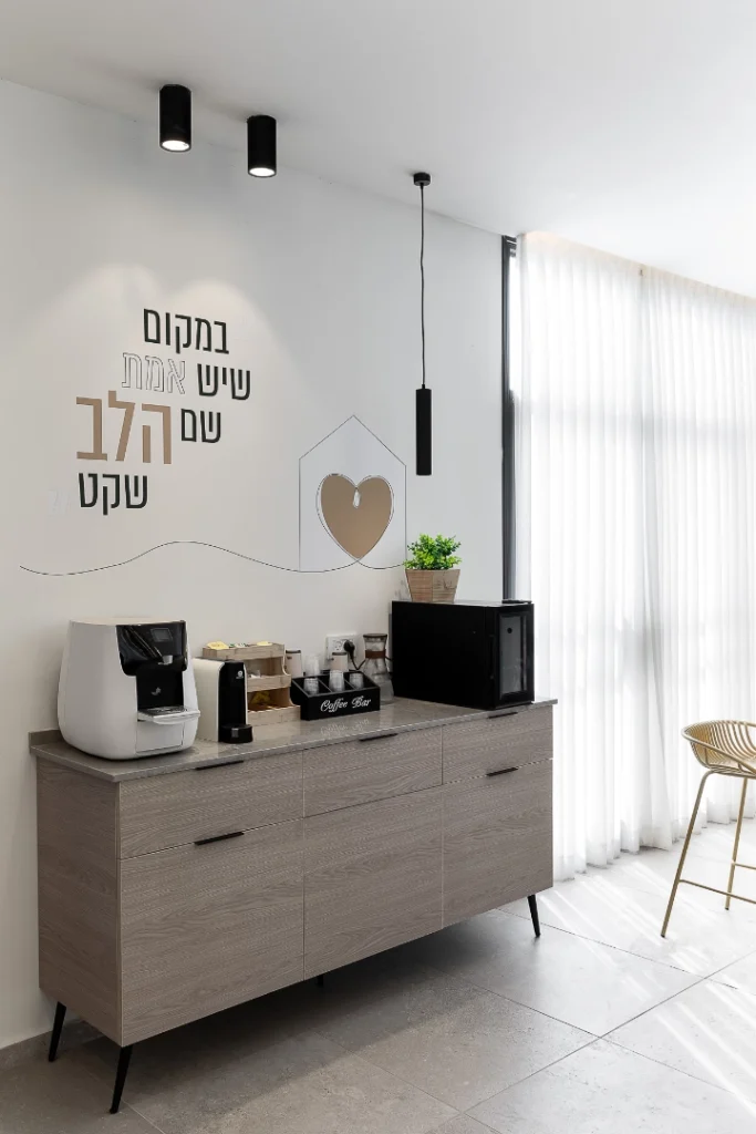 עיצוב פינת קפה במשרד מכירות